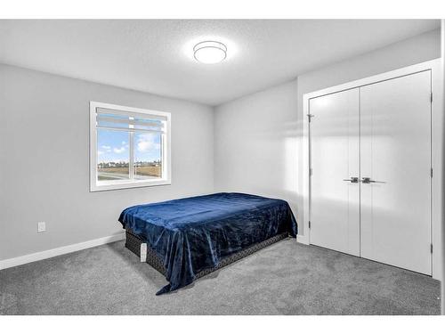 845 Edgefield Street, Strathmore, AB - Indoor Photo Showing Bedroom