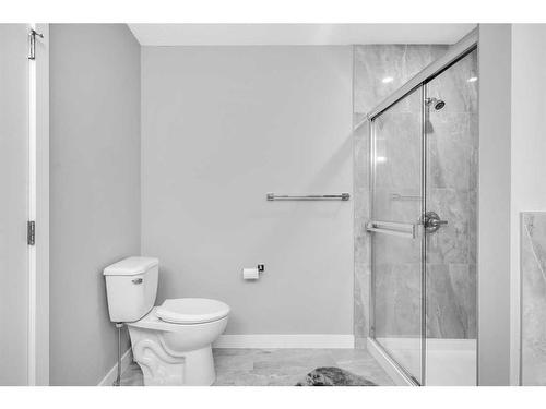845 Edgefield Street, Strathmore, AB - Indoor Photo Showing Bathroom