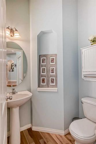 154 New Brighton Manor Se, Calgary, AB - Indoor Photo Showing Bathroom