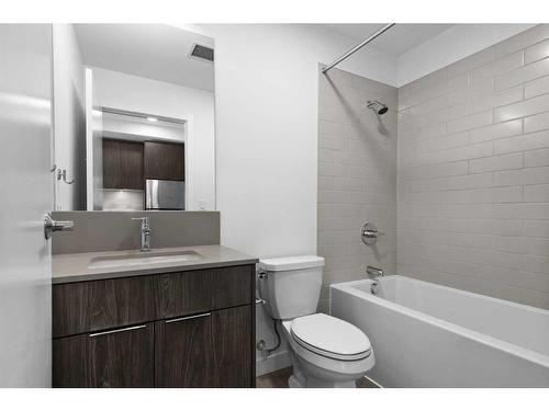306-455 1St Avenue Ne, Calgary, AB - Indoor Photo Showing Bathroom