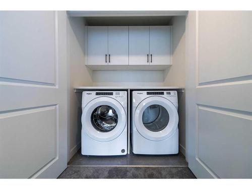 322 Sovereign Common Sw, Calgary, AB - Indoor Photo Showing Laundry Room