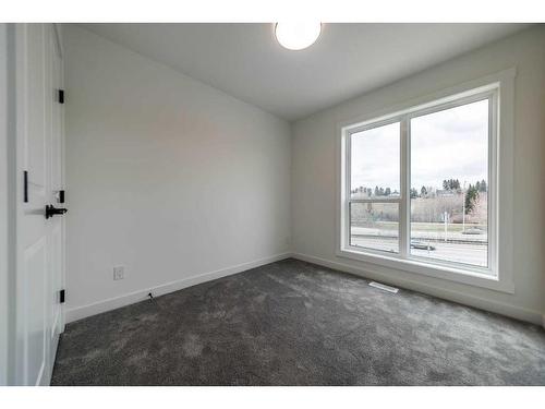 322 Sovereign Common Sw, Calgary, AB - Indoor Photo Showing Other Room
