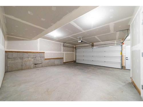 322 Sovereign Common Sw, Calgary, AB - Indoor Photo Showing Garage