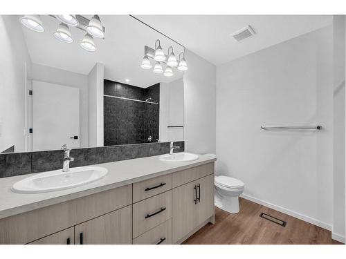 120 Cityline Square Ne, Calgary, AB - Indoor Photo Showing Bathroom