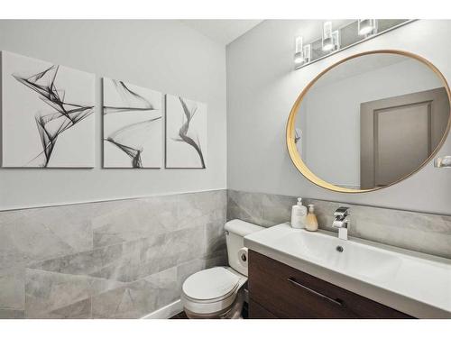 569 Luxstone Landing Sw, Airdrie, AB - Indoor Photo Showing Bathroom