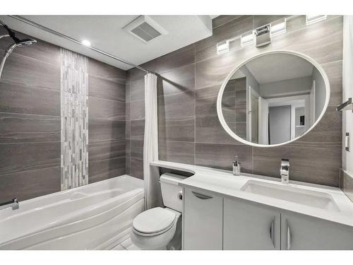 569 Luxstone Landing Sw, Airdrie, AB - Indoor Photo Showing Bathroom
