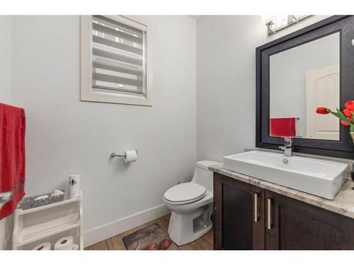 388 Kinniburgh Boulevard, Chestermere, AB - Indoor Photo Showing Bathroom