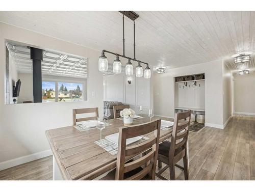 16 Macewan Place, Carstairs, AB - Indoor Photo Showing Dining Room