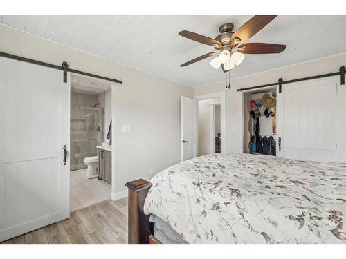 16 Macewan Place, Carstairs, AB - Indoor Photo Showing Bedroom
