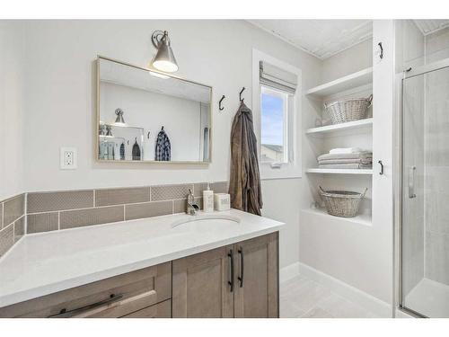 16 Macewan Place, Carstairs, AB - Indoor Photo Showing Bathroom