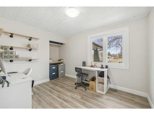 16 Macewan Place, Carstairs, AB - Indoor Photo Showing Office
