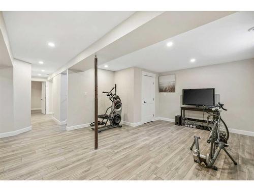 16 Macewan Place, Carstairs, AB - Indoor Photo Showing Gym Room