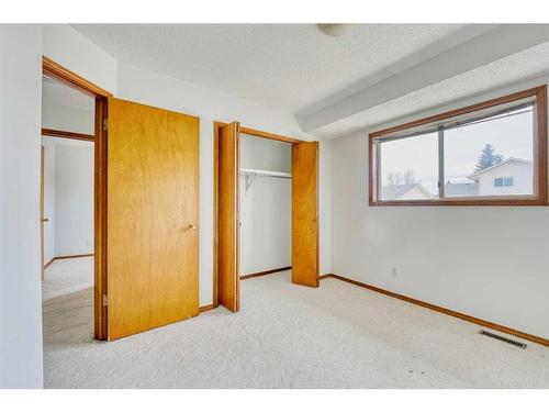 193 Riverglen Drive Se, Calgary, AB - Indoor Photo Showing Other Room