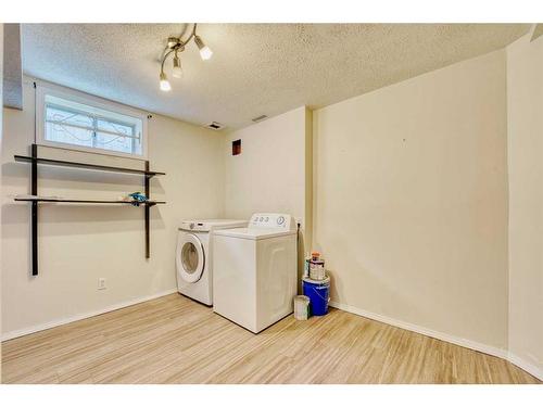 193 Riverglen Drive Se, Calgary, AB - Indoor Photo Showing Laundry Room