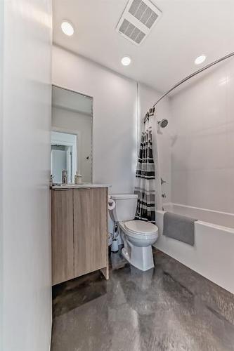 202-1319 14 Avenue Sw, Calgary, AB - Indoor Photo Showing Bathroom