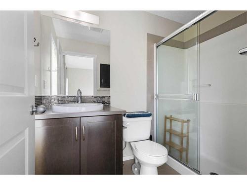 23 Kinlea Common Nw, Calgary, AB - Indoor Photo Showing Bathroom
