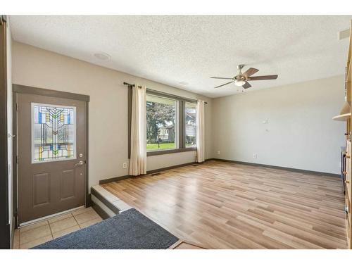 32 Penworth Green Se, Calgary, AB - Indoor Photo Showing Other Room