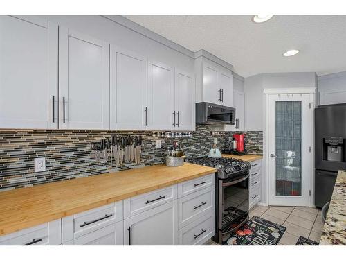 34 Springbank Rise Sw, Calgary, AB - Indoor Photo Showing Kitchen
