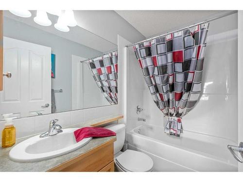 34 Springbank Rise Sw, Calgary, AB - Indoor Photo Showing Bathroom