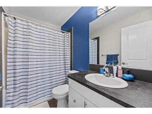43 Hawkridge Boulevard, Penhold, AB - Indoor Photo Showing Bathroom