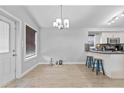 43 Hawkridge Boulevard, Penhold, AB - Indoor Photo Showing Kitchen