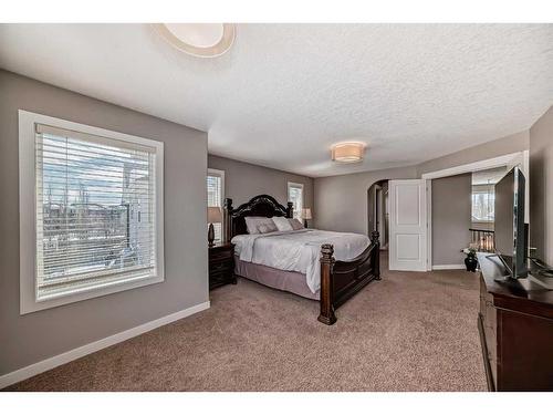 18 Rockford Road Nw, Calgary, AB - Indoor Photo Showing Bedroom