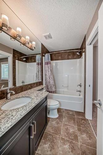 18 Rockford Road Nw, Calgary, AB - Indoor Photo Showing Bathroom
