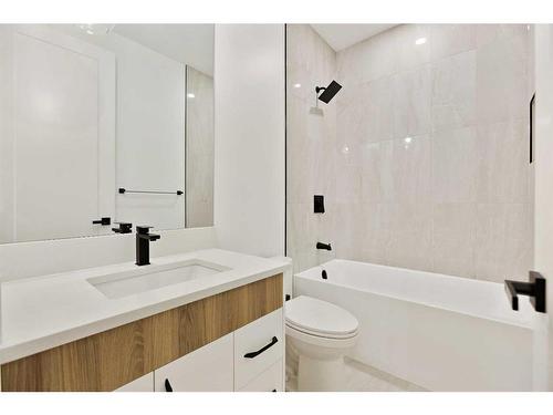 419 Patterson Boulevard Sw, Calgary, AB - Indoor Photo Showing Bathroom