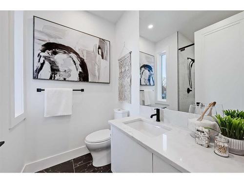 2034 8 Avenue Se, Calgary, AB - Indoor Photo Showing Bathroom