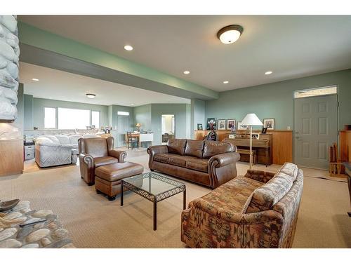 10-290254 96 Street West, Rural Foothills County, AB - Indoor Photo Showing Living Room