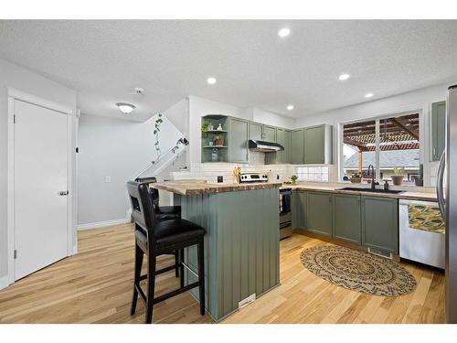 150 Prestwick Crescent Se, Calgary, AB - Indoor Photo Showing Kitchen With Upgraded Kitchen