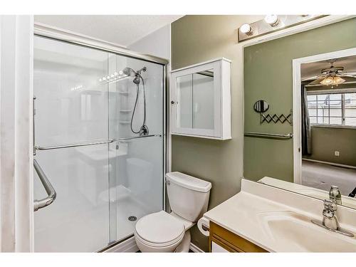 420 Hawkstone Manor Nw, Calgary, AB - Indoor Photo Showing Bathroom