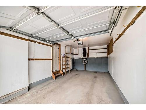 420 Hawkstone Manor Nw, Calgary, AB - Indoor Photo Showing Garage