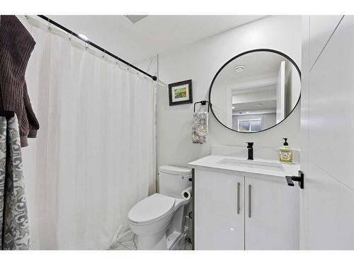 93 Fielding Drive Se, Calgary, AB - Indoor Photo Showing Bathroom