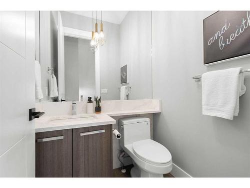 1428 27 Street Sw, Calgary, AB - Indoor Photo Showing Bathroom