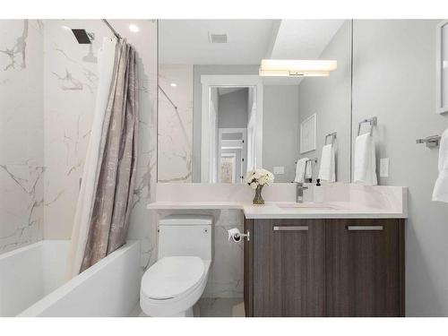 1428 27 Street Sw, Calgary, AB - Indoor Photo Showing Bathroom