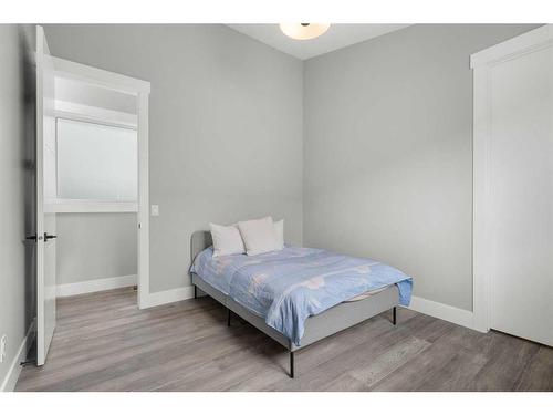 1428 27 Street Sw, Calgary, AB - Indoor Photo Showing Bedroom