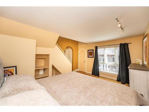 2016 8Th Avenue Nw, Calgary, AB - Indoor Photo Showing Bedroom