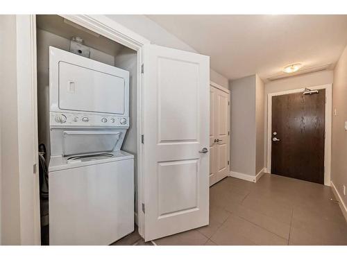 1105-99 Spruce Place Sw, Calgary, AB - Indoor Photo Showing Laundry Room