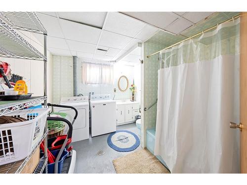 205 5 Avenue Se, Manning, AB - Indoor Photo Showing Laundry Room