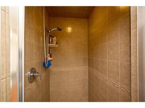 36 Coulee Park Sw, Calgary, AB - Indoor Photo Showing Bathroom