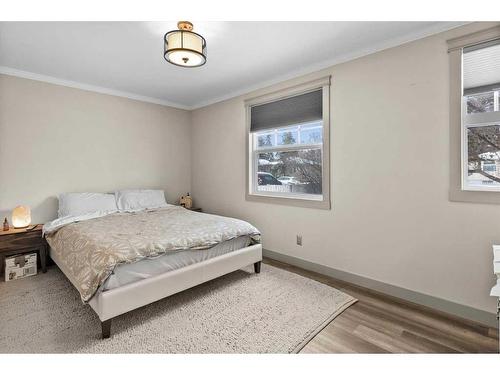 6403 33 Avenue Nw, Calgary, AB - Indoor Photo Showing Bedroom