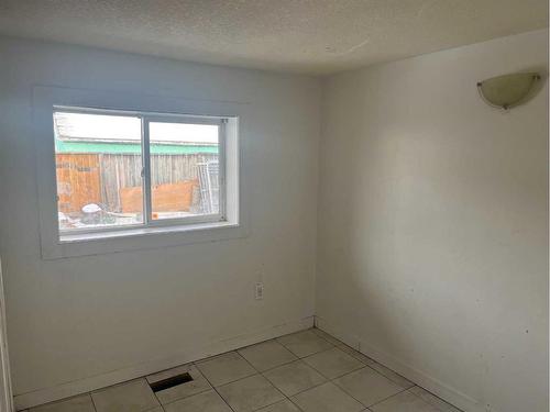 3506 16 Avenue Se, Calgary, AB - Indoor Photo Showing Other Room