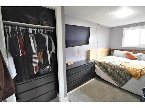 3506 16 Avenue Se, Calgary, AB - Indoor Photo Showing Bedroom