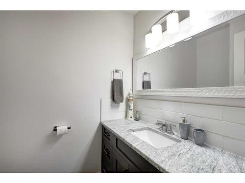 651 Willesden Drive Se, Calgary, AB - Indoor Photo Showing Bathroom