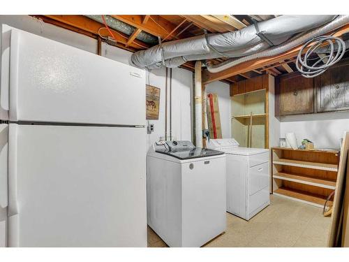 710 68 Avenue Sw, Calgary, AB - Indoor Photo Showing Laundry Room