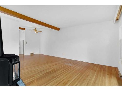 710 68 Avenue Sw, Calgary, AB - Indoor Photo Showing Other Room