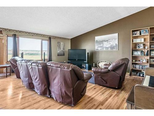 200-274128 320 Street East, Rural Foothills County, AB - Indoor Photo Showing Living Room