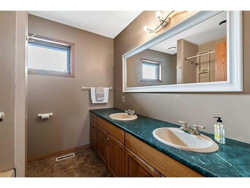 200-274128 320 Street East, Rural Foothills County, AB - Indoor Photo Showing Bathroom