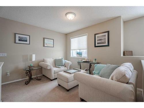 638 Citadel Drive Nw, Calgary, AB - Indoor Photo Showing Living Room